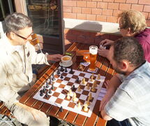 Thilo zeigt seine Partie Wolfgang und Stefan