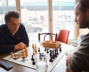 Drazen Muse und Thilo Keskowski bei der Analyse