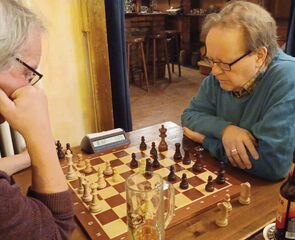 Stefan Hölz (rechts) gab gegen Andreas Volkmer den einzigen halben Punkt ab.