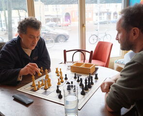 Drazen Muse und Thilo Keskowski bei der Analyse