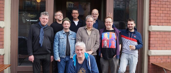 Haben den Aufstieg geschafft: Georg Richter, Marco Miersch, Thilo Keskowski, Wolfgang Vandré, Frank Hoppe (hockend), Andreas Volkmer, Thomas Hämmerlein, Stefan Hölz, Peter Müller. Nicht dabei: Katja Sommaro (Senioren-WM in Prag) und Laszlo Hetey (Brüssel)