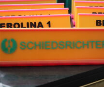 Bei den Schiedsrichtern habe ich für den Text immer Grün genommen.
