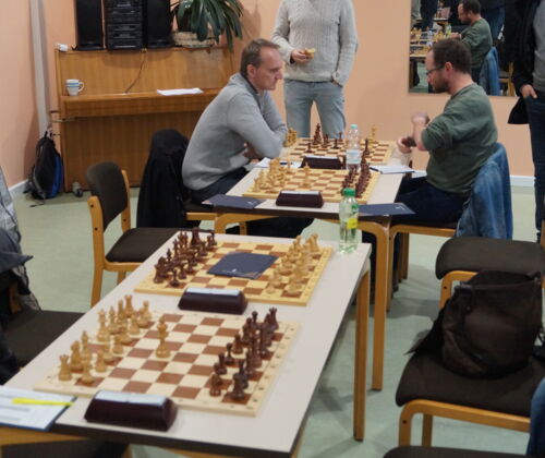 Bretter 2 bis 4 - fertig. Nur Thilo an Brett 1 spielt noch.