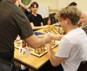 Jens gratuliert Theo