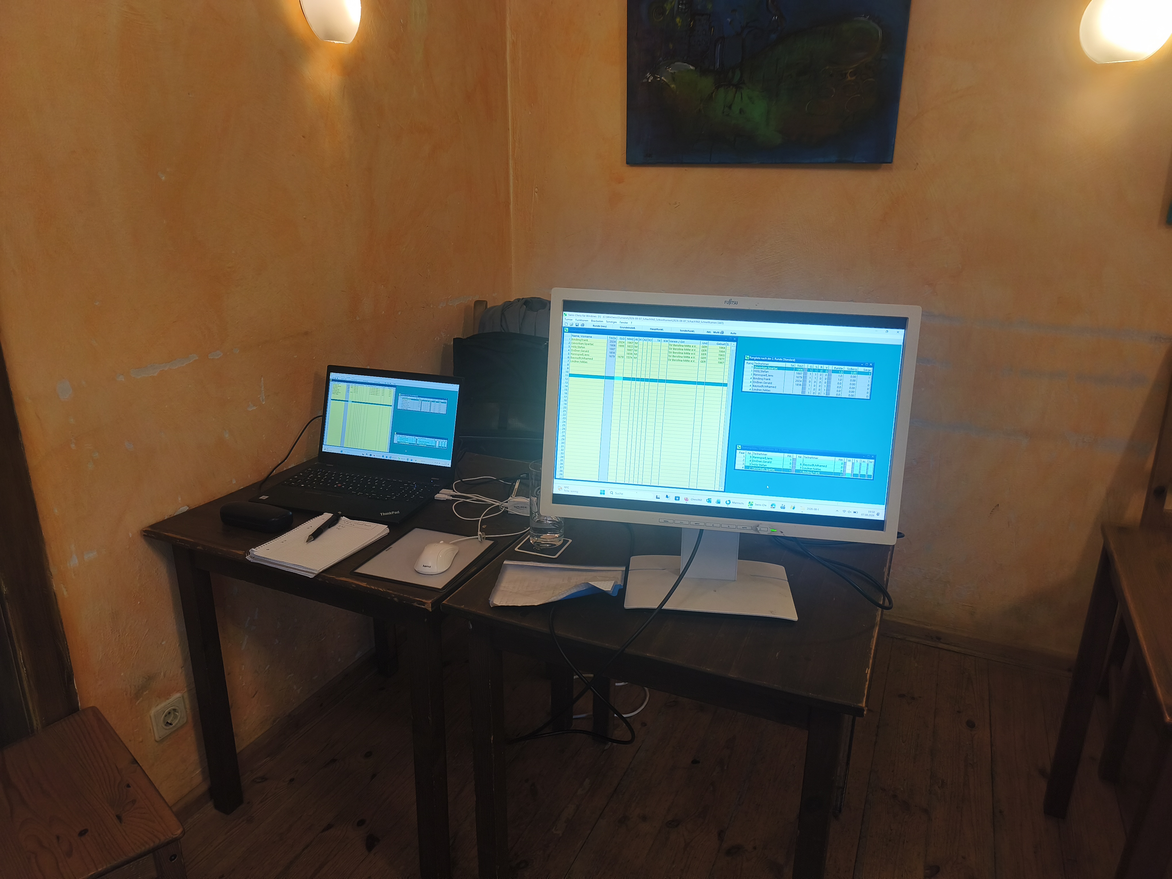 ^Der Turnierleitertisch beim Schach960-Turnier Sommer 2026.